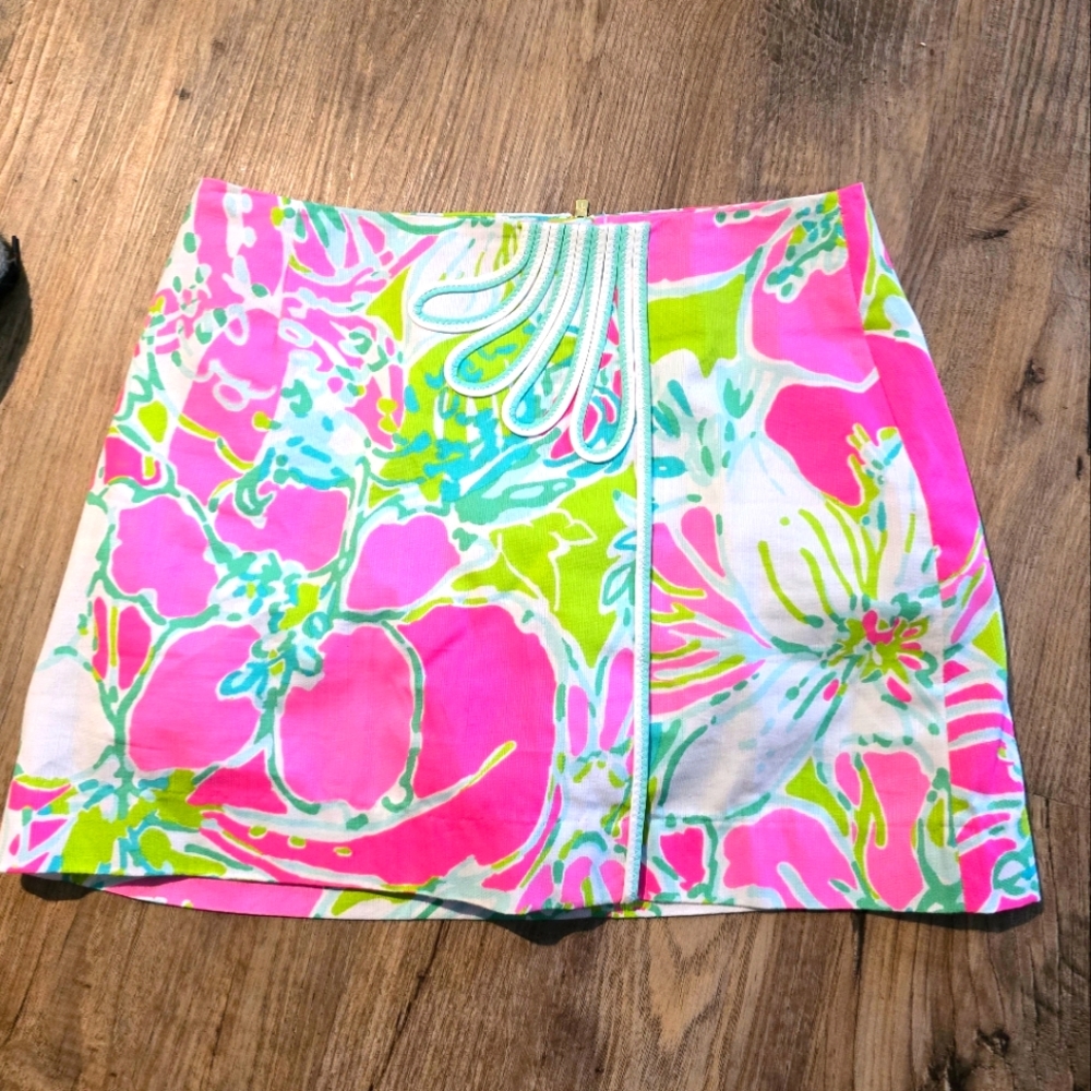 Lilly Pulitzer Jasmine Skort in the "Don't Give a Cluck" print